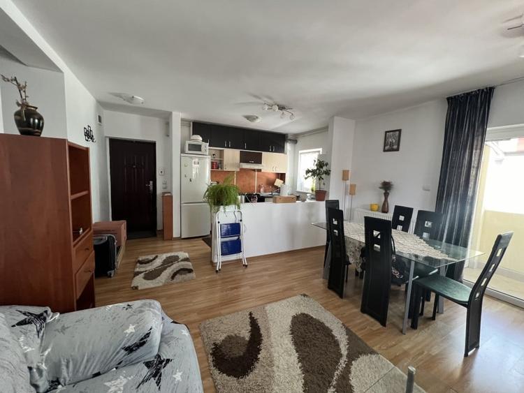 Apartament cu 3 camere semidecomandat, mobilat în Florești — fotografia 2