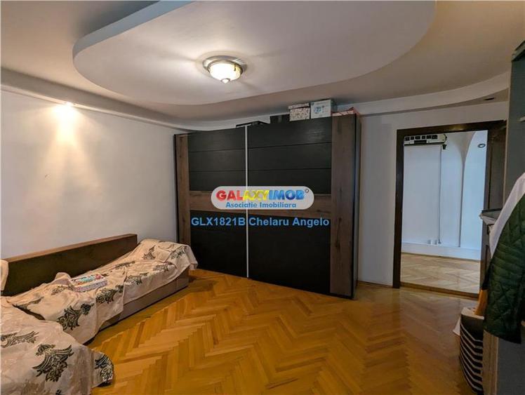Casă cu 5 camere cu Garaj în Șoseaua Nordului