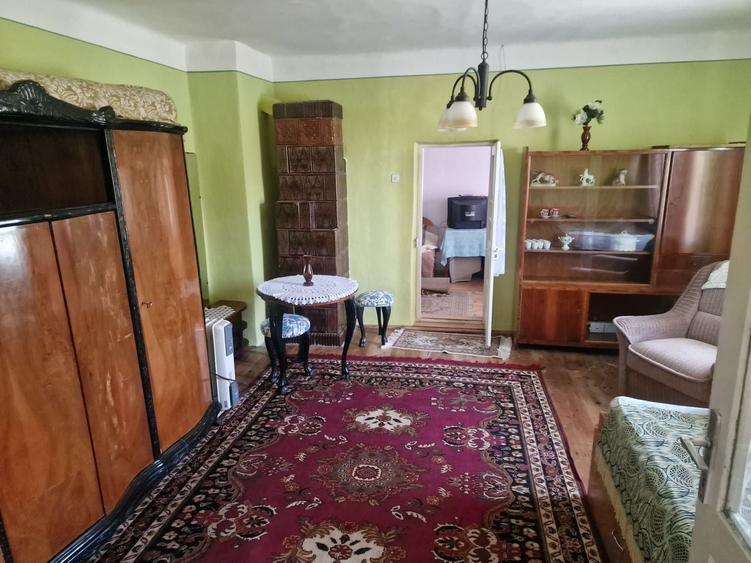 Casă individuală cu 5 camere cu Canalizare în Est