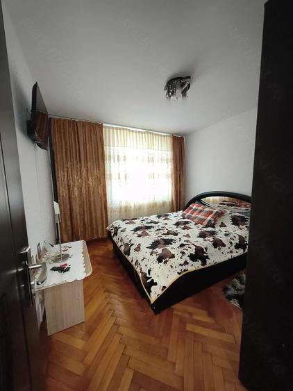 Apartament cu 2 camere semidecomandat în Craiovei