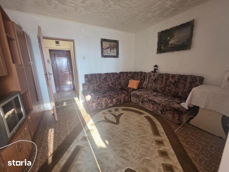 Apartament cu 2 camere decomandat în Tractorul