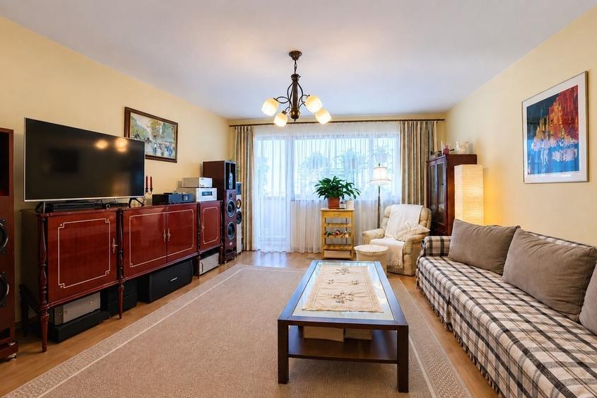 Apartament cu 4 camere decomandat, mobilat în Central