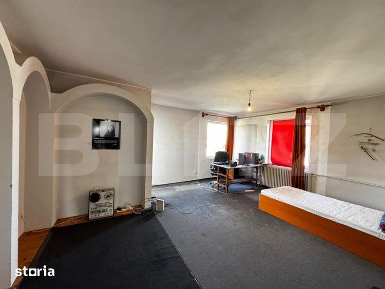 Casă cu 8 camere cu Teren 767 Mp în Lipoveni