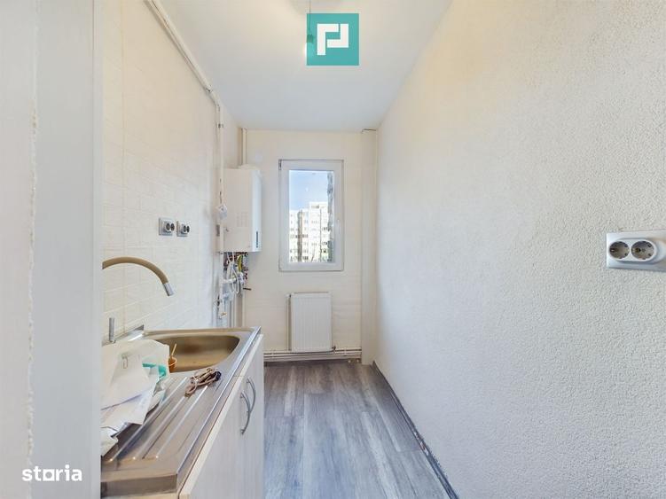 Apartament cu 3 camere semidecomandat în Aurel Vlaicu