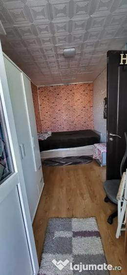 Apartament cu 2 camere semidecomandat în Peneș Curcanul
