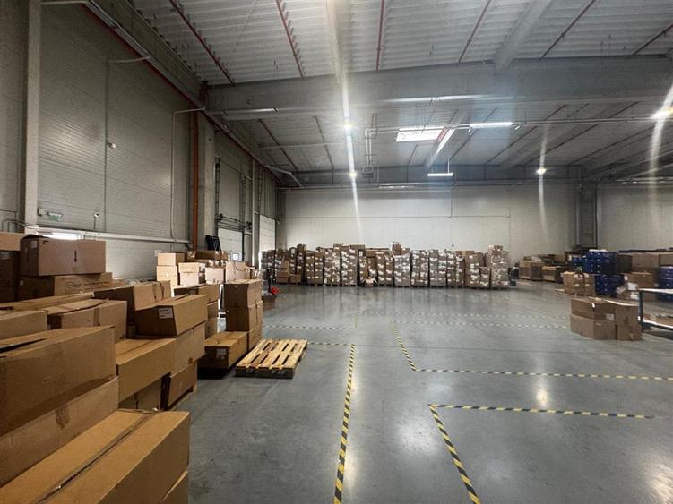 Spațiu industrial, de 1,800 mp, în Exterior Vest