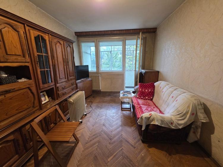 Apartament cu 3 camere decomandat în Basarabia