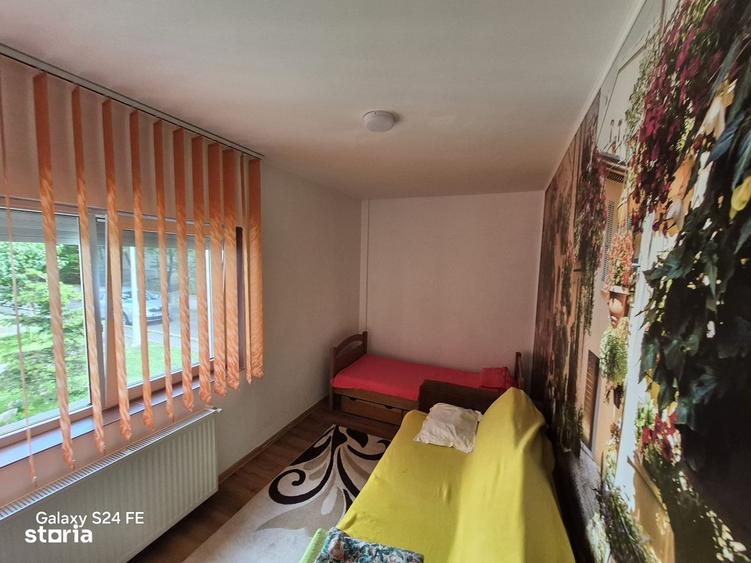 Apartament cu 4 camere decomandat în Calea Romanului