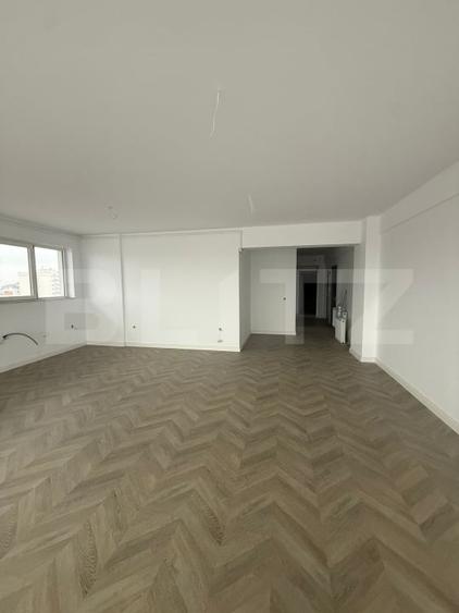 Apartament cu 3 camere decomandat în Micro 6