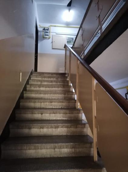 Apartament cu 3 camere semidecomandat, mobilat în Trivale