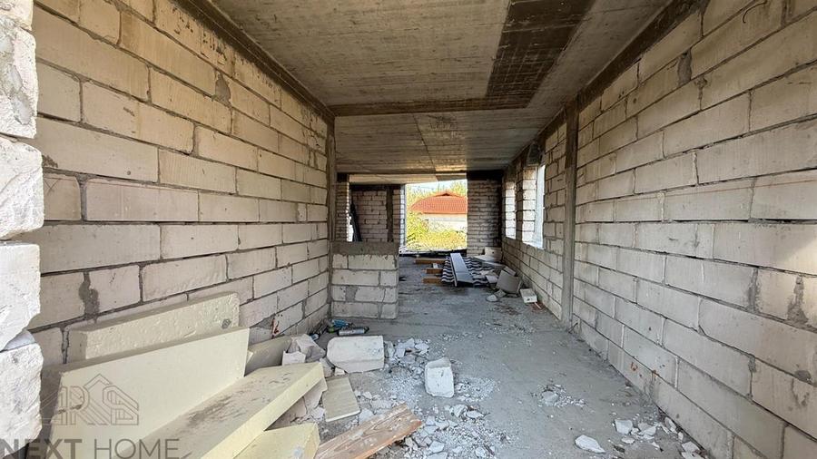 Casă cu 12 camere cu Teren 680 Mp în Podu Nărujei
