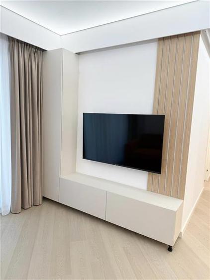 Apartament cu 3 camere semidecomandat, mobilat în Pipera