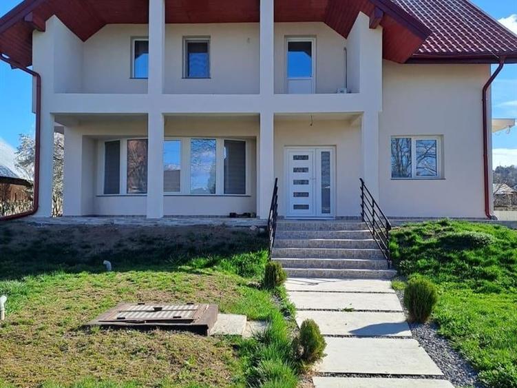 Casă individuală cu 3 camere cu Teren 2200 Mp în Șcheia