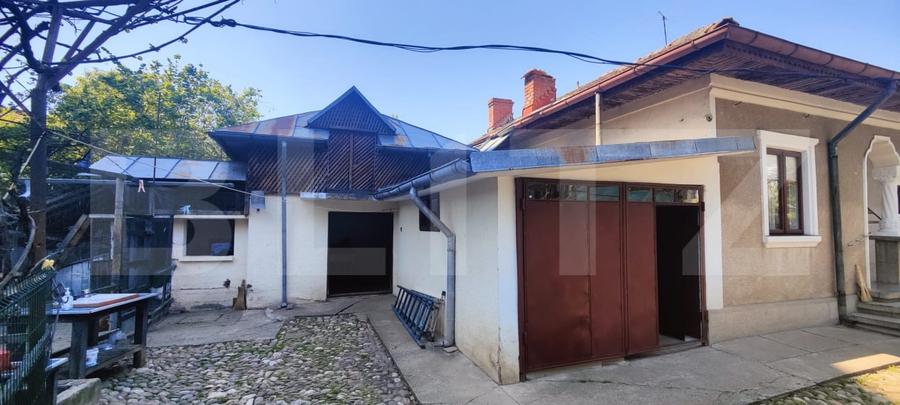 Casă individuală cu 7 camere cu Canalizare în Central