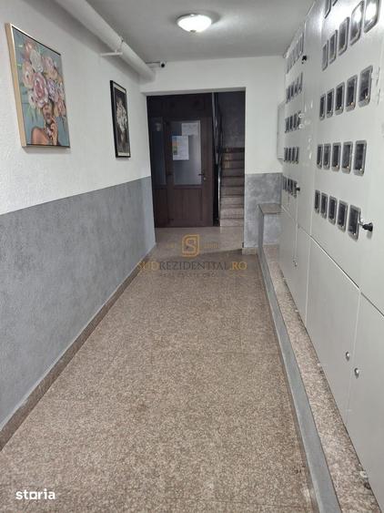Apartament cu 3 camere decomandat în Metalurgiei
