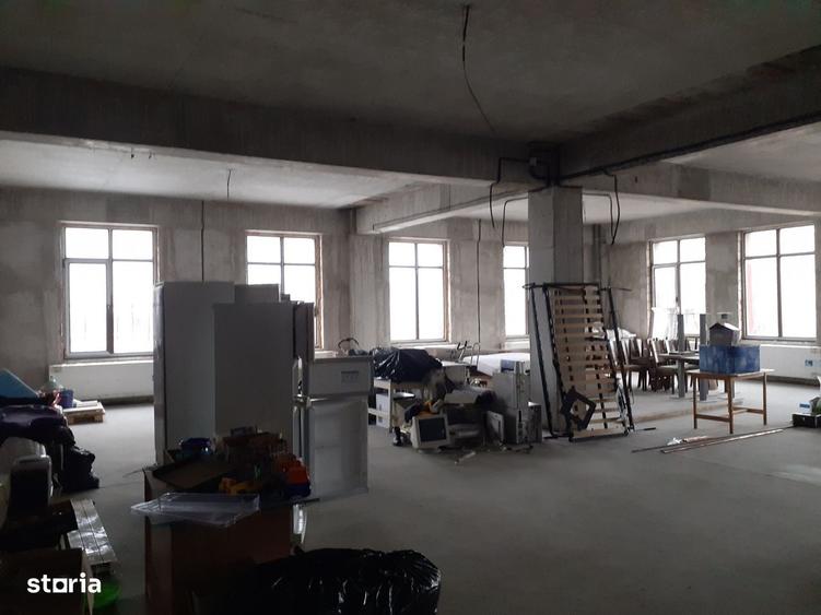 Casă cu 4 camere cu Teren 7650 Mp în Central