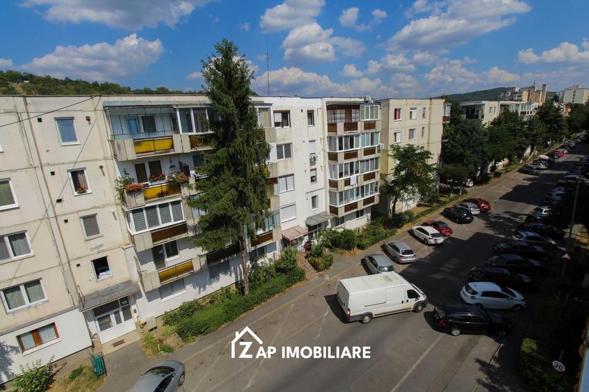 Apartament cu 2 camere decomandat, mobilat în Tudor