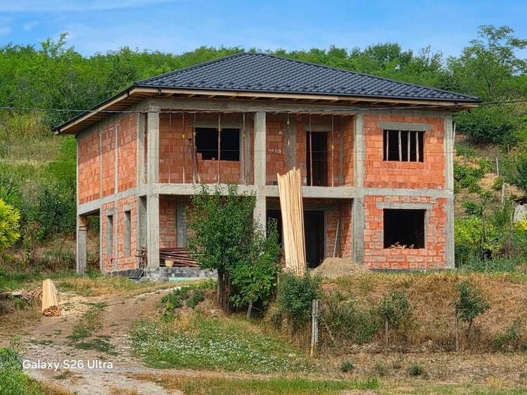 Casă cu 4 camere în Horlești