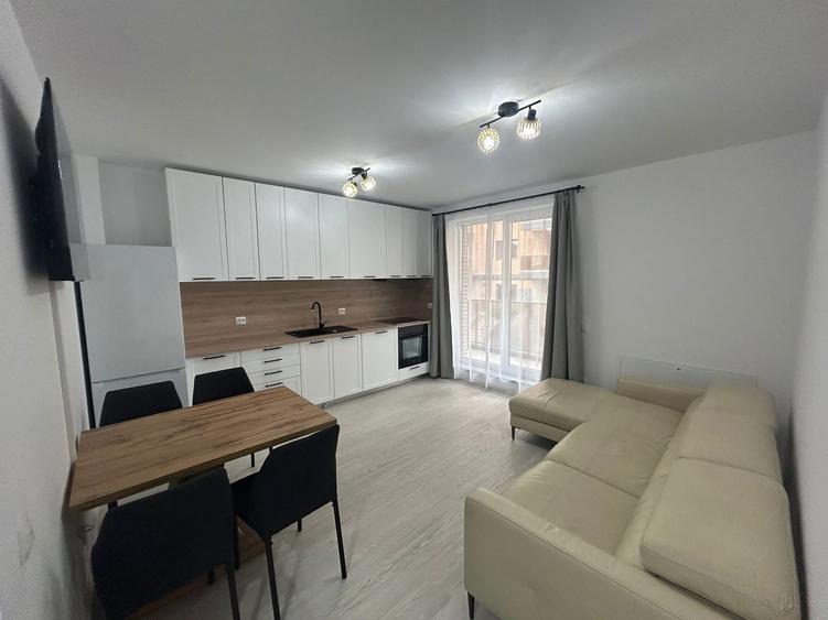Apartament cu 3 camere semidecomandat în Exterior Vest