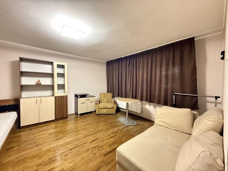 Garsonieră decomandată, mobilată în P-ța Alba Iulia