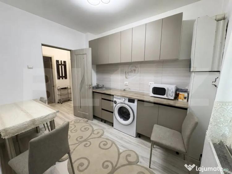 Apartament cu 4 camere decomandat în Central