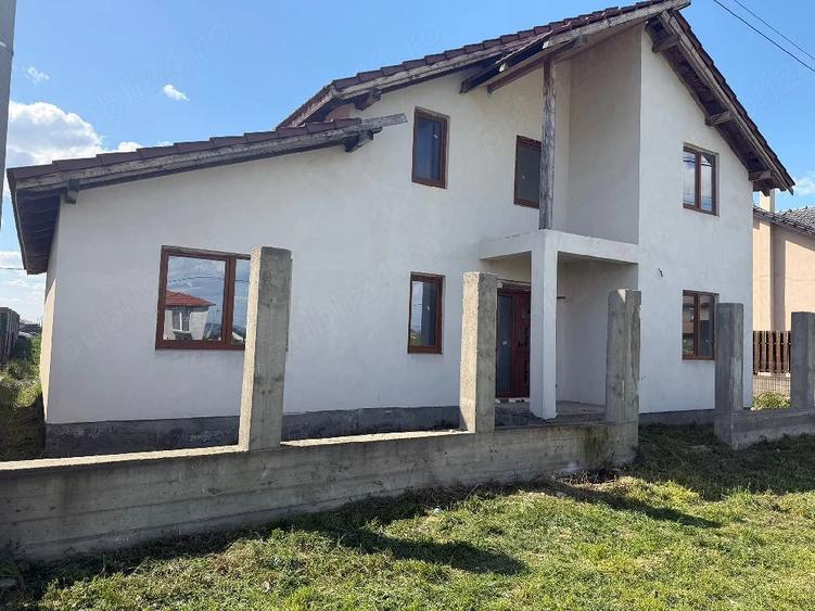Casă cu 3 camere cu Teren 500 Mp în Mândruloc