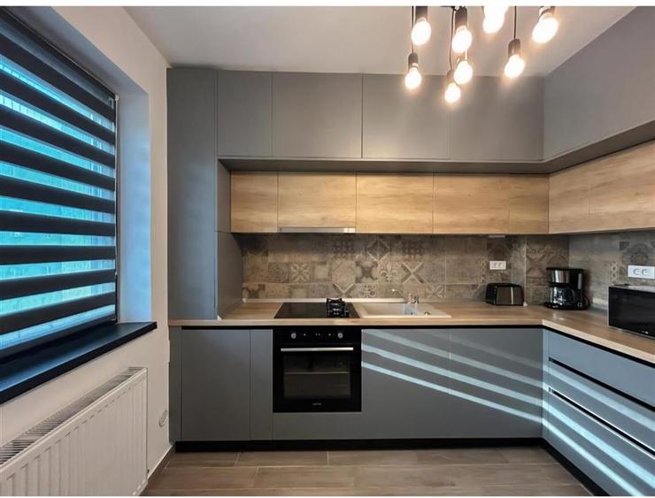 Apartament cu 2 camere decomandat, mobilat în Tractorul