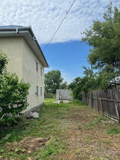 Casă individuală cu 5 camere cu Teren 900 Mp în Berești
