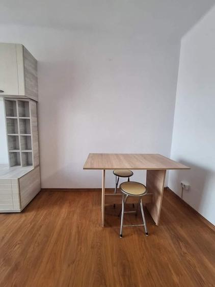 Garsonieră nedecomandată, mobilată în Complex Studențesc