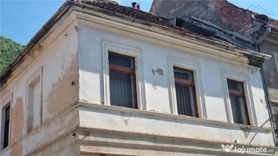 Apartament cu 2 camere semidecomandat în Centrul Istoric