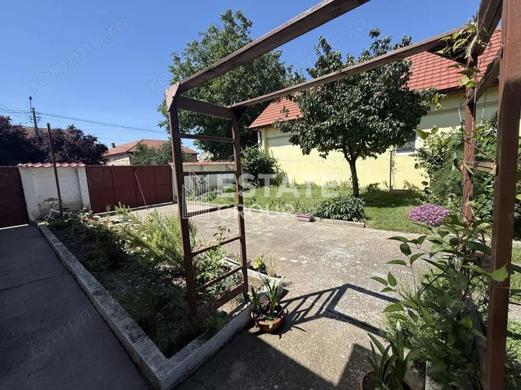 Casă cu Teren 1414 Mp în Sânandrei