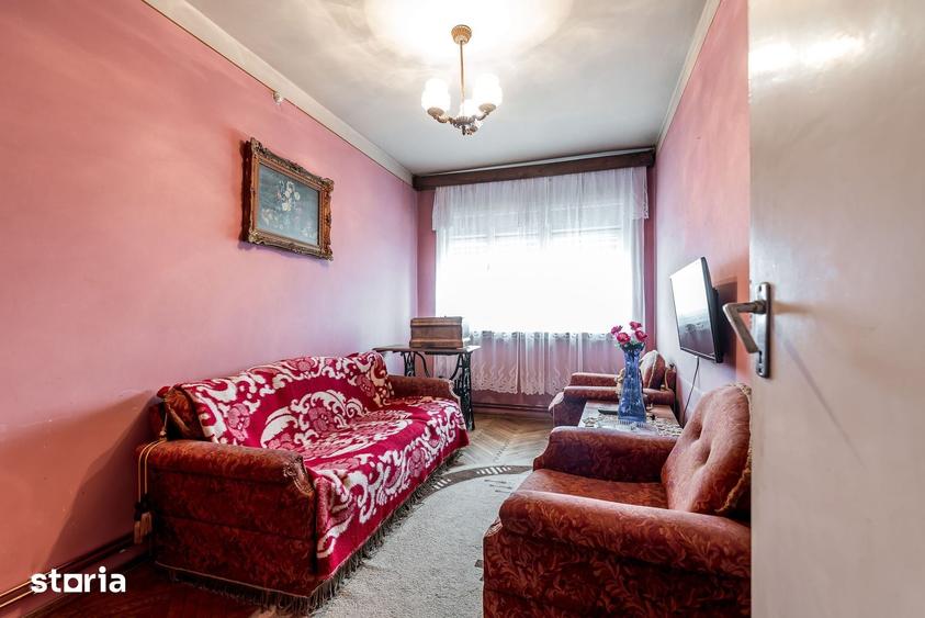 Apartament cu 4 camere decomandat în Central