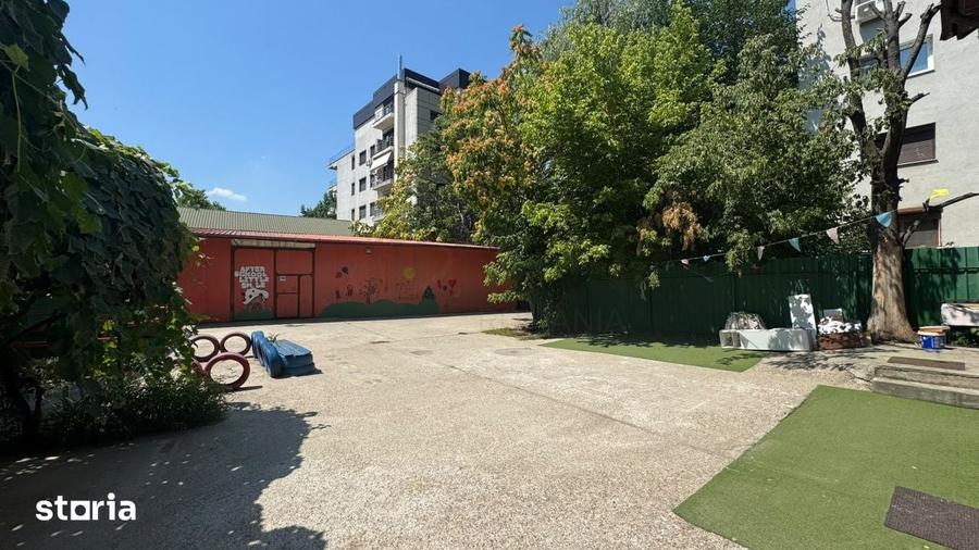 Casă cu 9 camere cu Teren 800 Mp în Vitan
