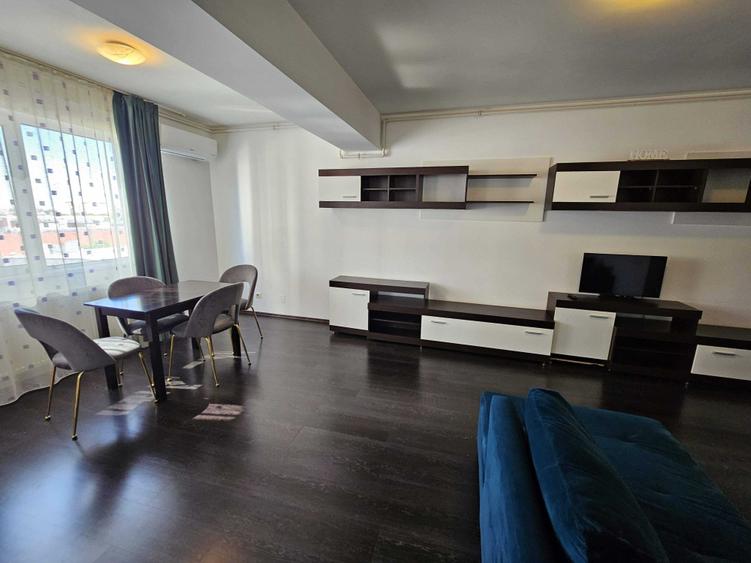 Apartament cu 3 camere semidecomandat în 13 Septembrie