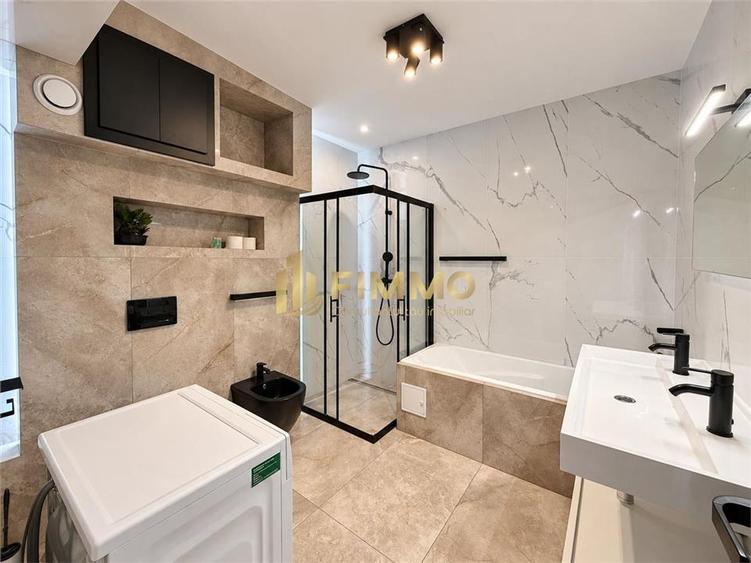 Apartament cu 3 camere semidecomandat, mobilat în Central