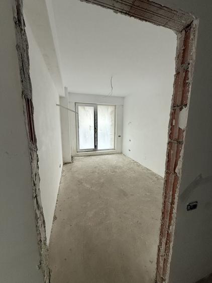 Apartament cu 4 camere semidecomandat în Unirii