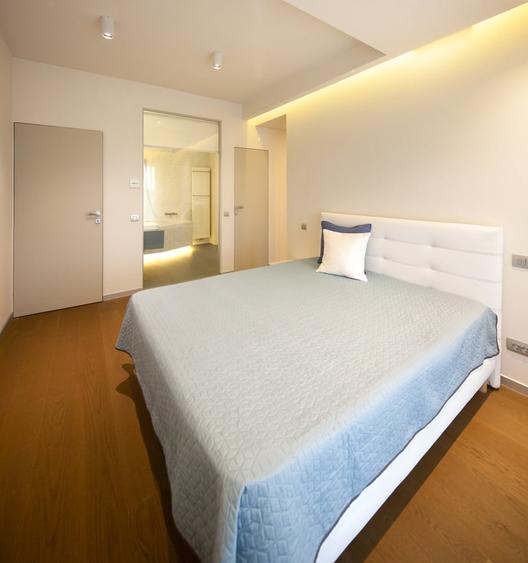 Apartament cu 3 camere decomandat, mobilat în Iancu Nicolae