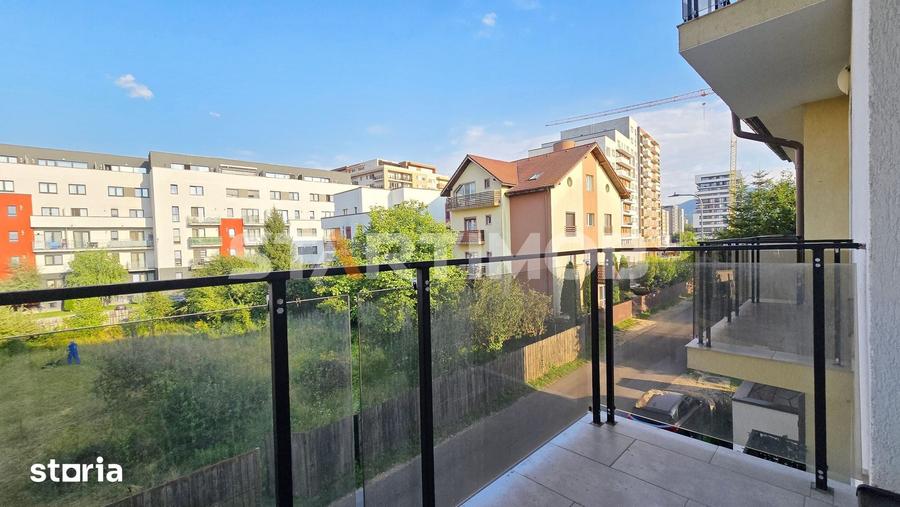 Apartament cu 3 camere decomandat în Tractorul