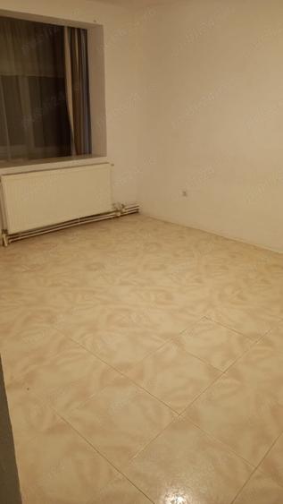 Apartament cu 3 camere în Tecuci