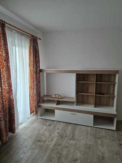 Garsonieră decomandată în Confecții