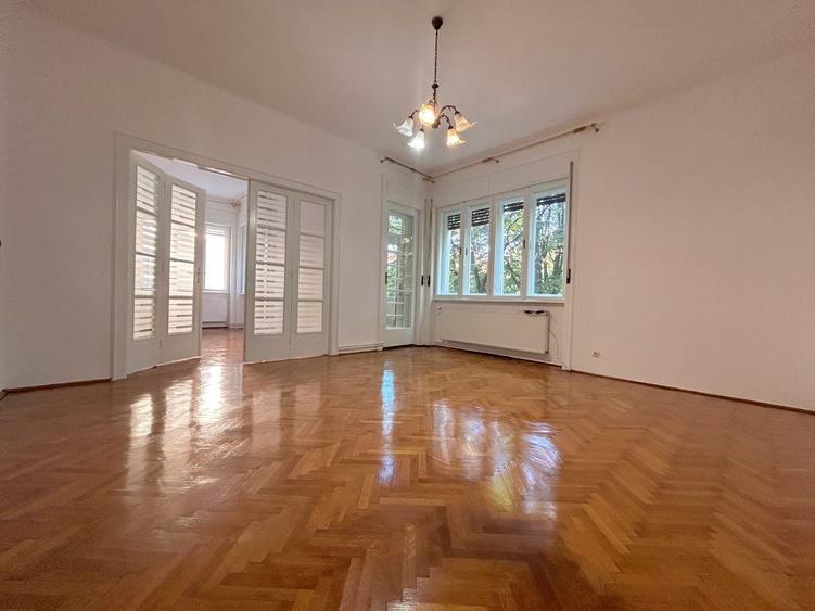 Apartament cu 3 camere decomandat, mobilat în Central