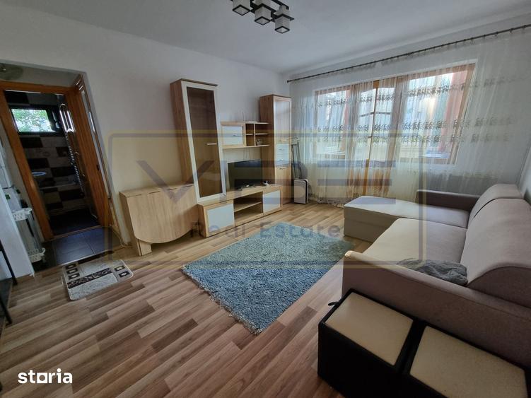 Apartament cu 3 camere semidecomandat în Alexandru cel Bun