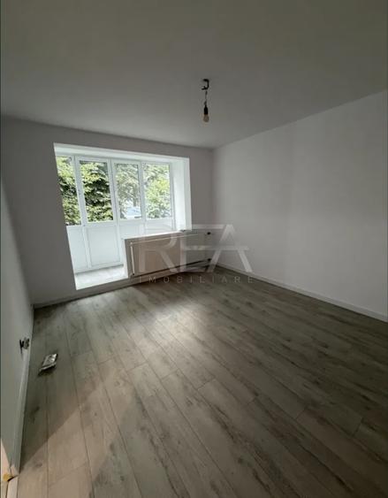 Apartament cu 3 camere decomandat în Drumul Taberei