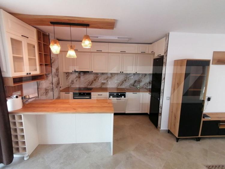 Apartament cu 4 camere semidecomandat în Central