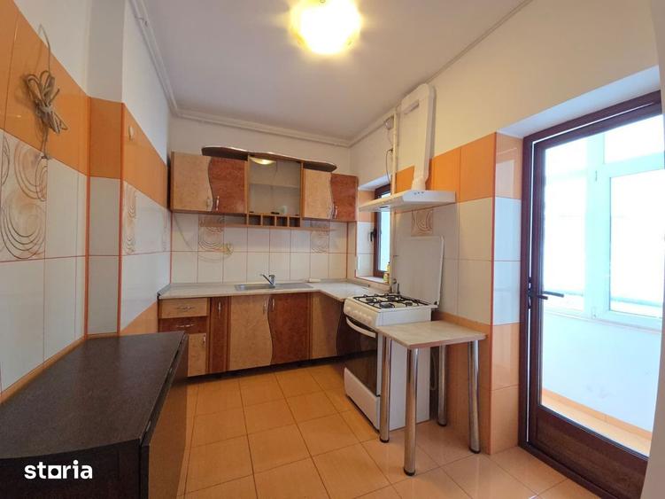 Apartament cu 3 camere, mobilat în Victoriei