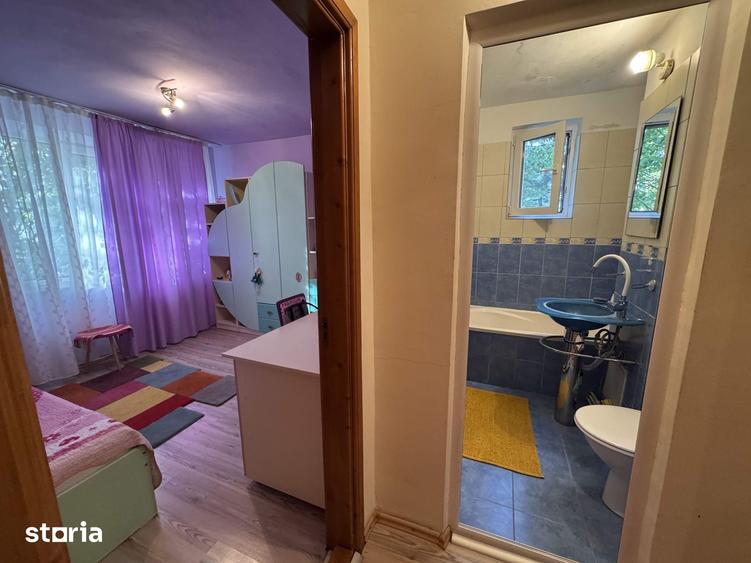 Apartament cu 3 camere semidecomandat în Central