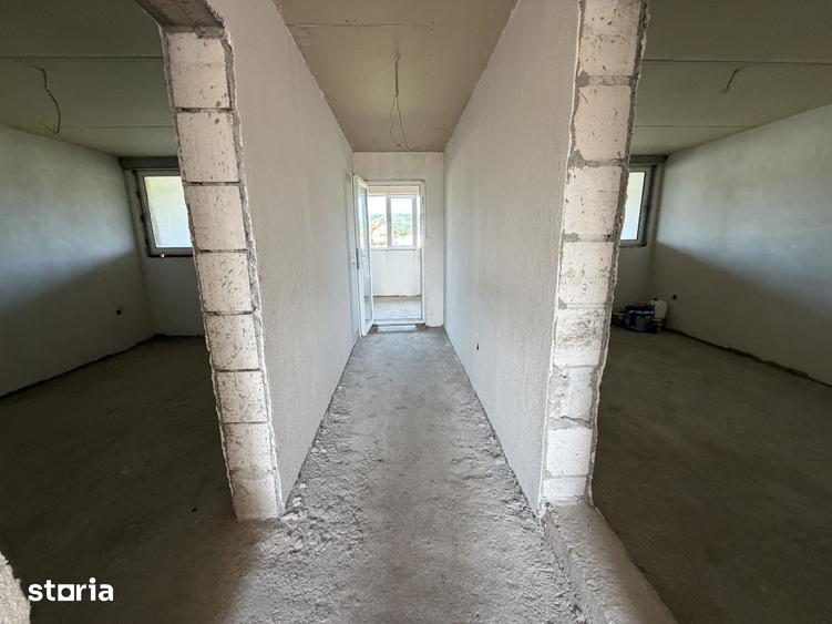 Casă cu 5 camere cu Teren 3969 Mp în Mărăcineni