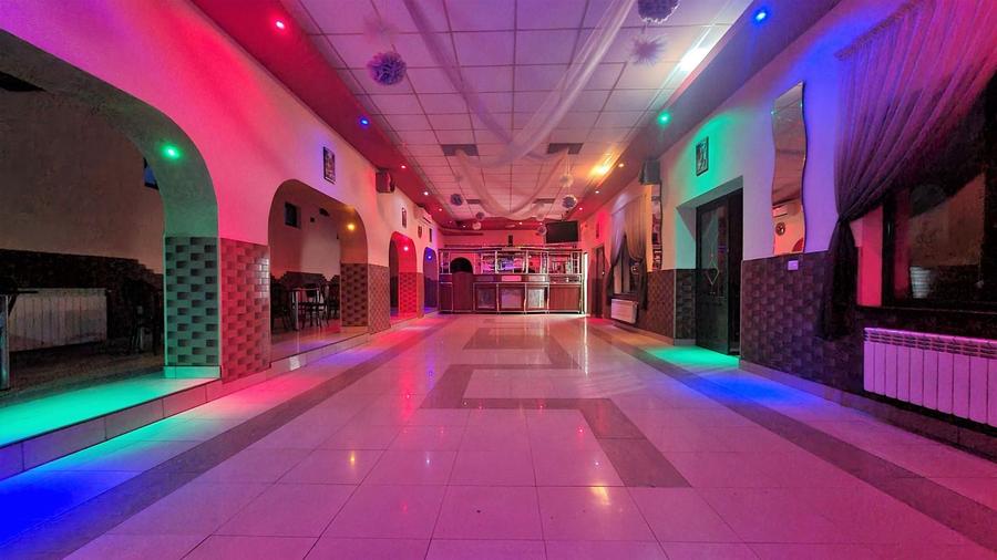 Spațiu comercial, de 320 mp, în Săvinești