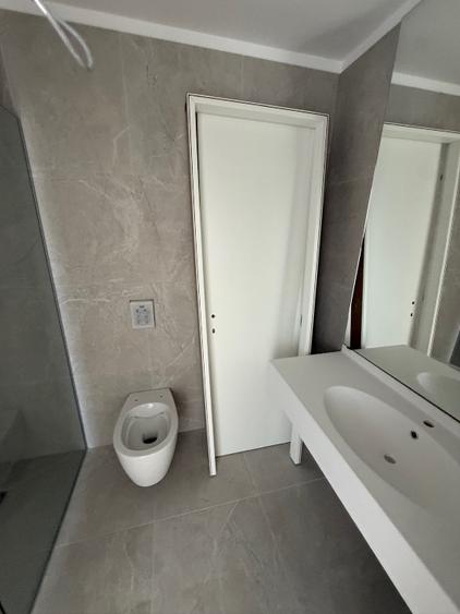 Apartament cu 3 camere semidecomandat în Colentina