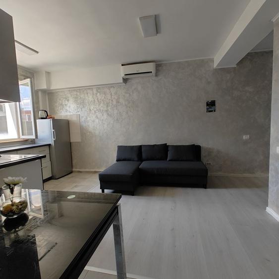 Apartament cu 2 camere semidecomandat în Tei